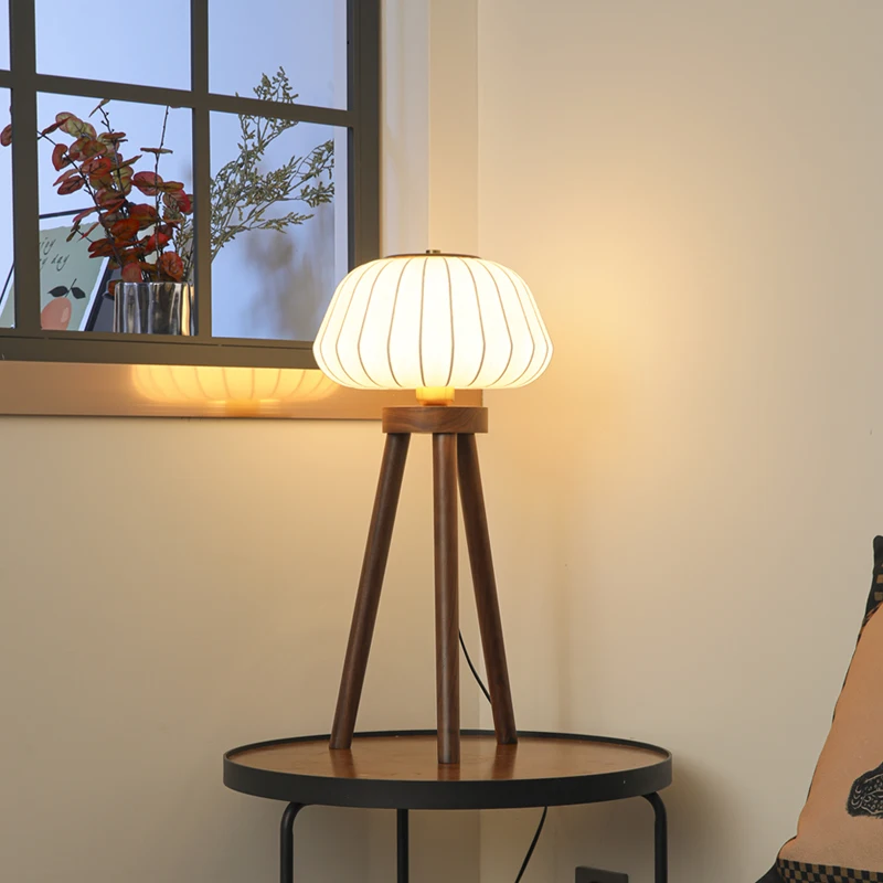 

North American black walnut table lamp, medieval new Chinese American retro bedroom bedside vertical floor lamp
