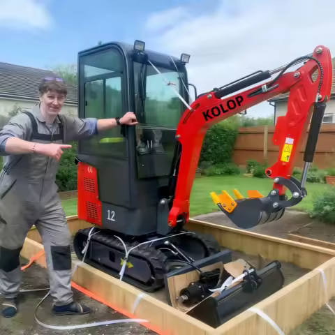 Enclosed Cab 1.2 Ton Mini Excavator 1 Ton Tracked Mini Digger Customized EURO 5 Kubota Diesel Engine Fast Delivery