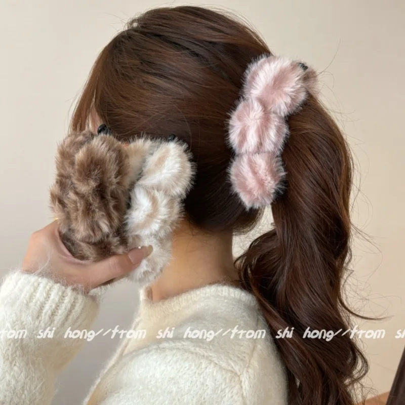

2025 Girls New Plush Color Block Banana Clip Y2K Aesthetic Low Ponytail Holder for Women Velvet Scrunchy with Non-Slip Grip