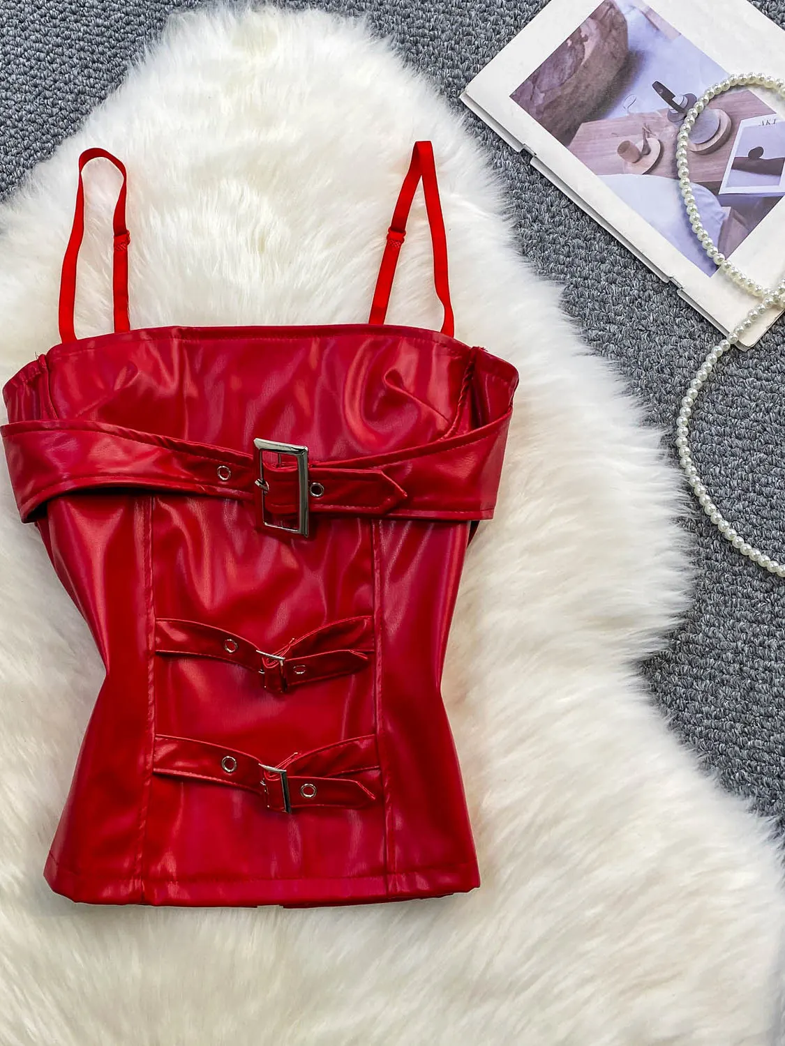 Top Cropped de Couro PU Sexy para Mulheres, Estilo Slimming com Cinto, Moda Casual Respirável para o Verão