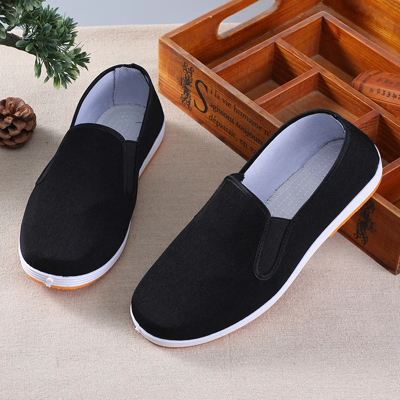 

Old Beijing cloth shoes for men soft and breathable with cow tendon sole one foot stepping street shoes yellow sole single shoes