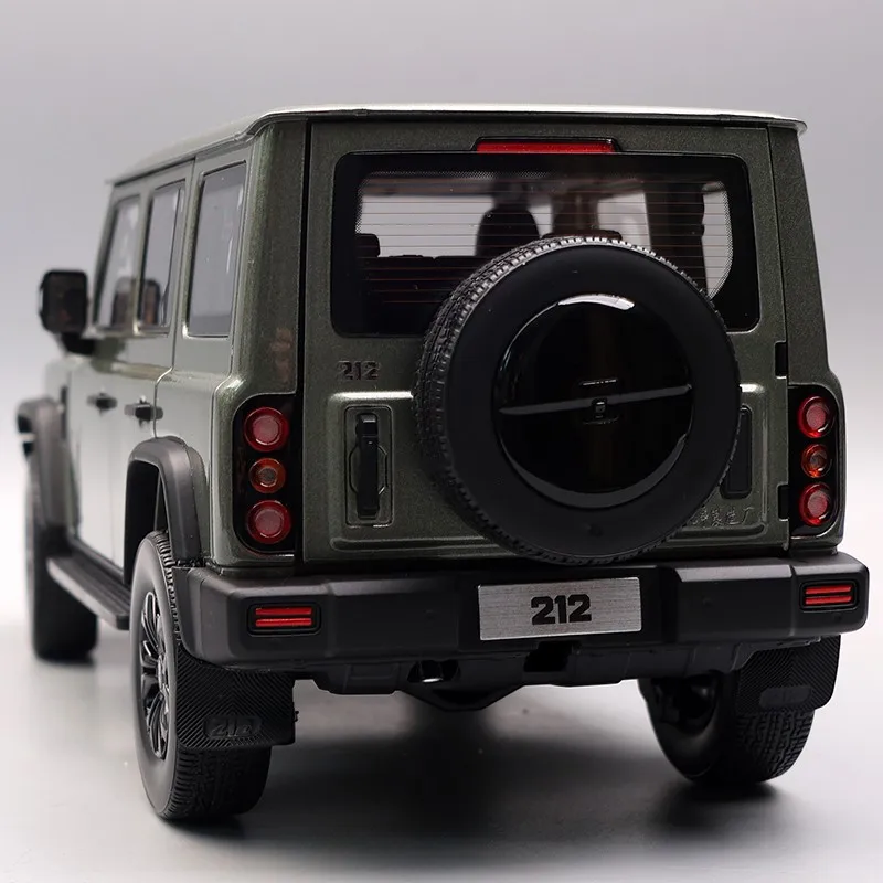 BJ212 BEIQI 212 T01 Modelo de coche de simulación de aleación, decoración SUV, réplica de metal fundido a presión, regalo para niños, coleccionable para adultos, verde, 1:18