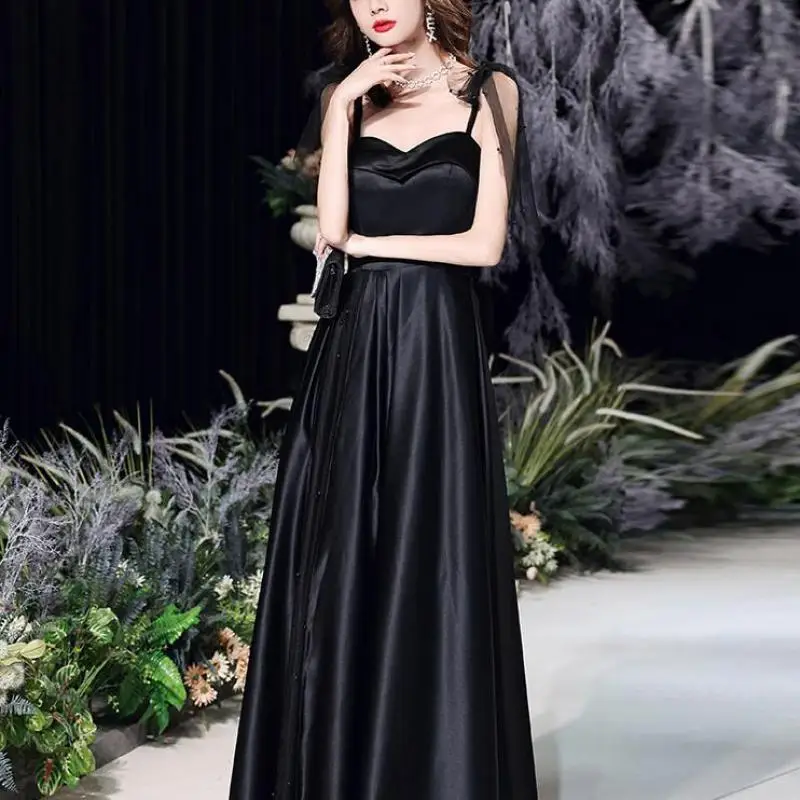 แฟชั่นสปาเก็ตตี้ชุดแต่งงานสําหรับผู้หญิงง่ายชุดราตรีซาตินนุ่ม Elegant Vestidos De Novia ที่กําหนดเอง