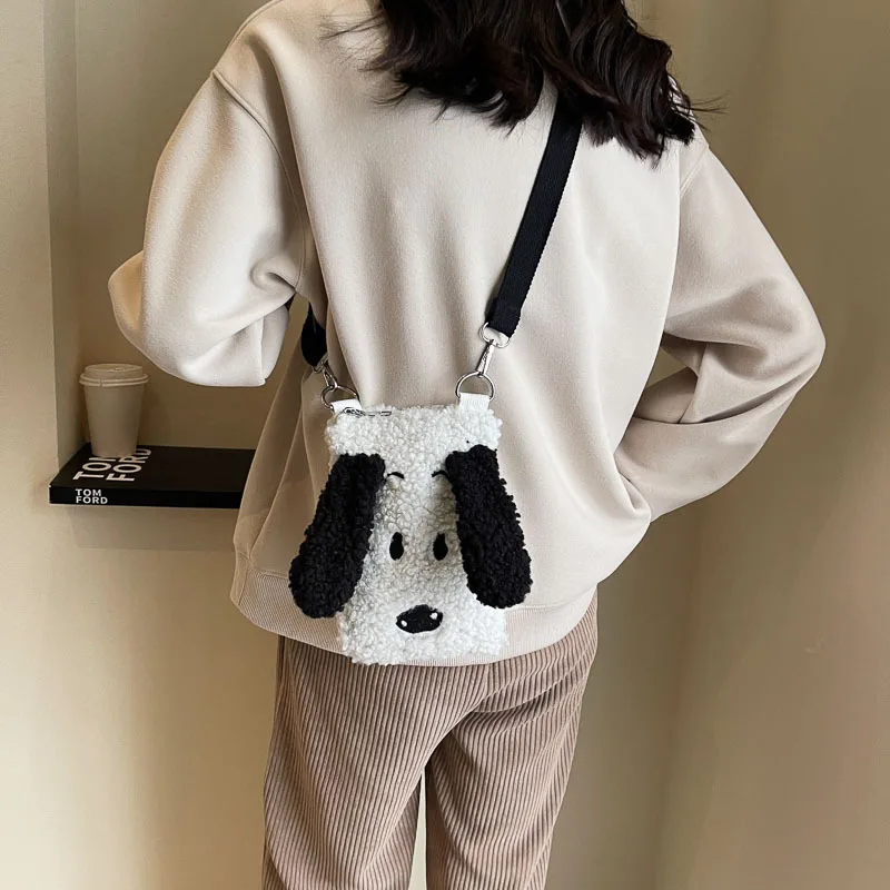 Autumn and Winter New New Shoulder messenger Bag Women 20x15x4cm Snoopy Cute Dog Mobile Phone Bag Cross Body Bag