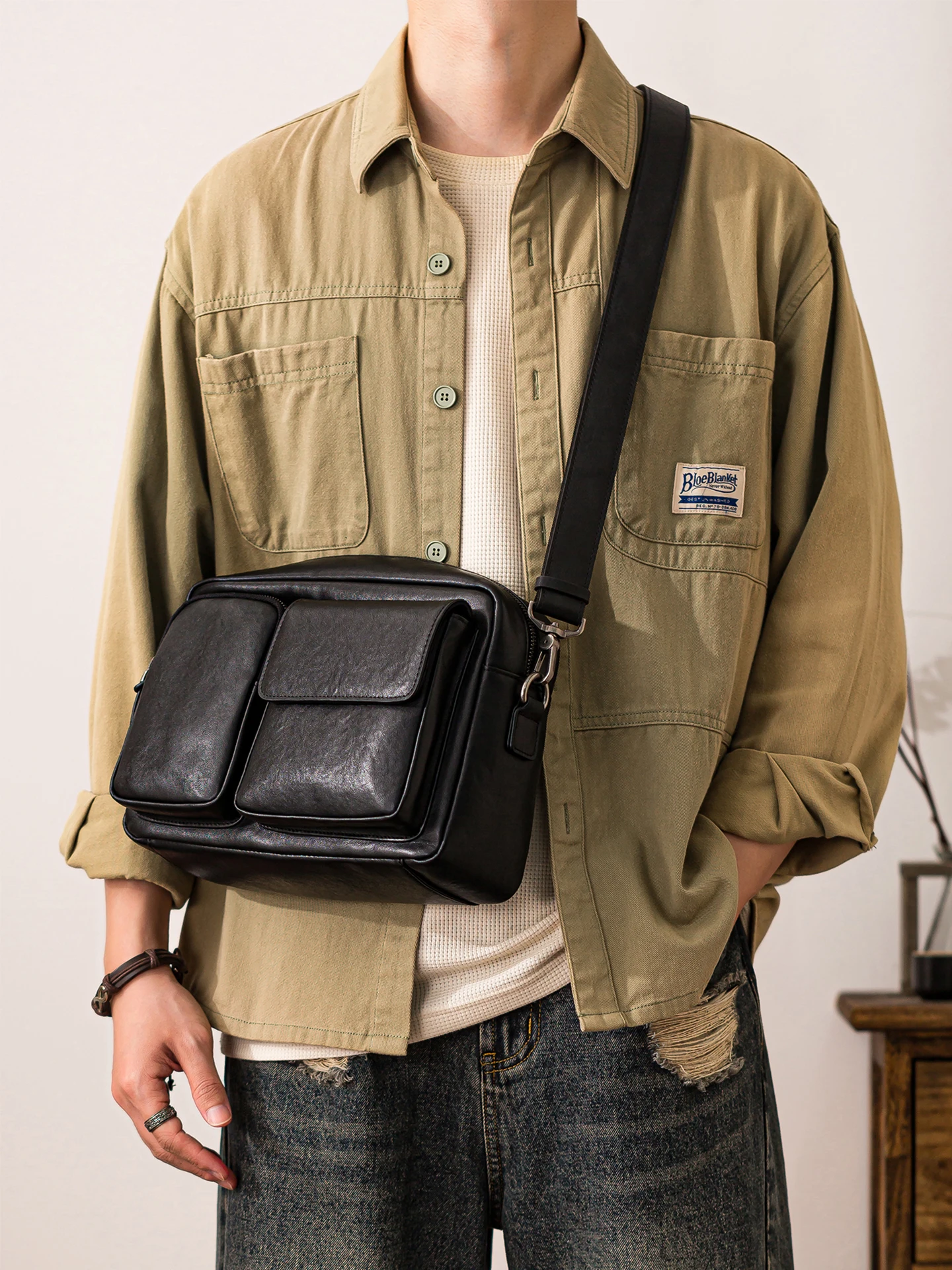 

Outdoor travel luxury vegetable tanned cowhide men's messenger bag casual commuting handmade genuine leather black shoulder bag