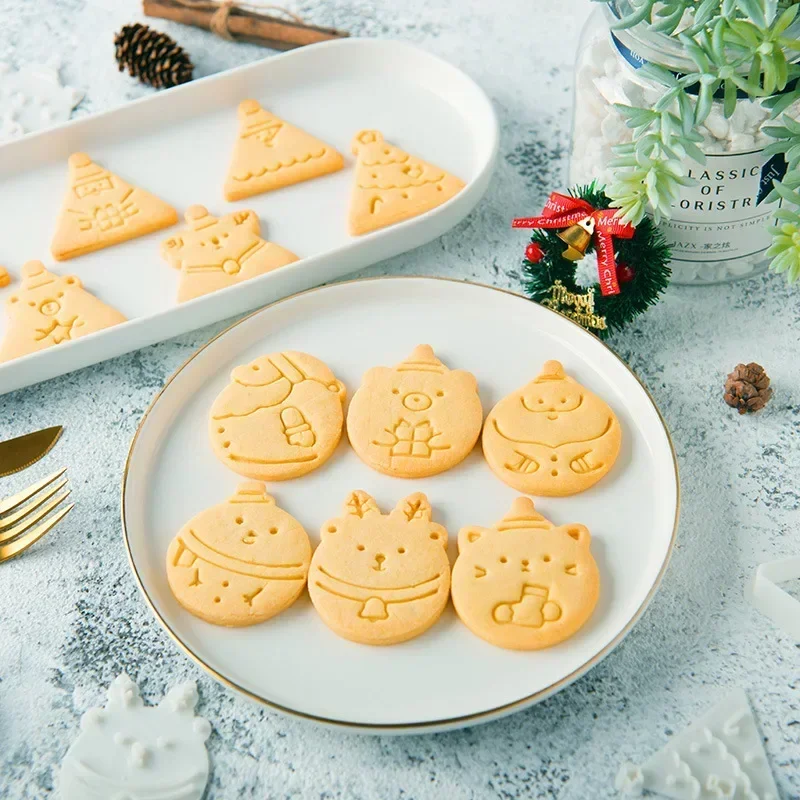Cartoon Triangle Bear Cookie Embosser Mold Butter Cute Cookie Cutter Mould 3D Fondant Icing Biscuit Stamp Cake Decorating Tools