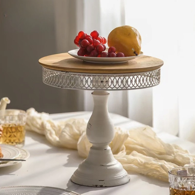 

Wrought iron retro and old ornaments, metal hollow engraving handicrafts, wedding props, solid wood fruit dessert tray