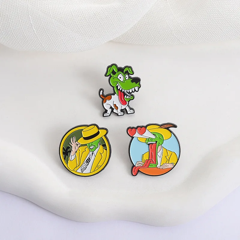 クラシックな面白い映画ブローチピン漫画フィギュア着用マスクホラーアニメ犬男キャラクターバッジコスプレコサージュジュエリーアクセサリー