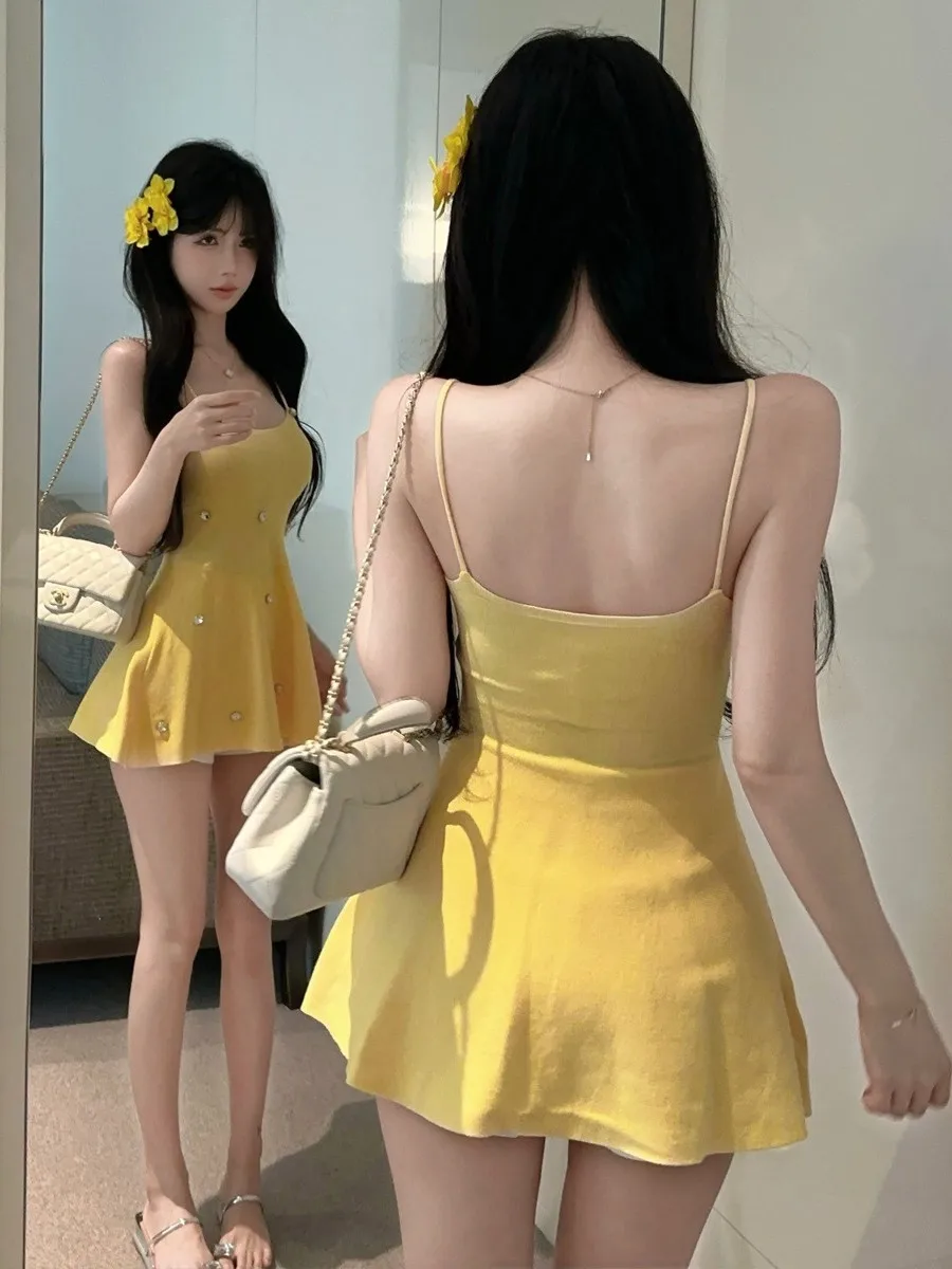 

Trendy Girl Vaion Sle One oulder Strap Ultra ort Skirt Heavy Embellied Diamond Slimming Waist Knitted Top Women