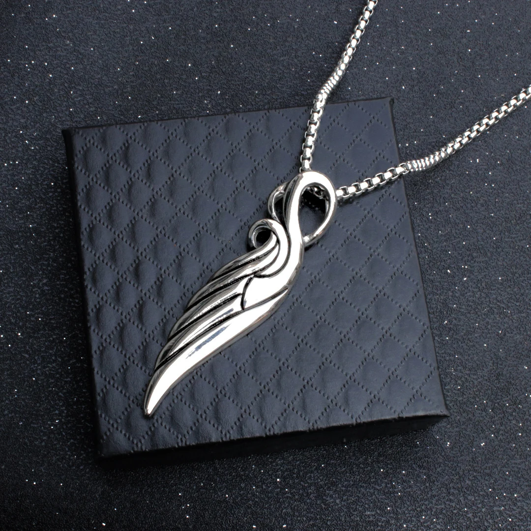 Necklaces For Men And Women Hip-hop Fashion Street Personality Line Wings Decorated With Titanium Steel Pearl Chain