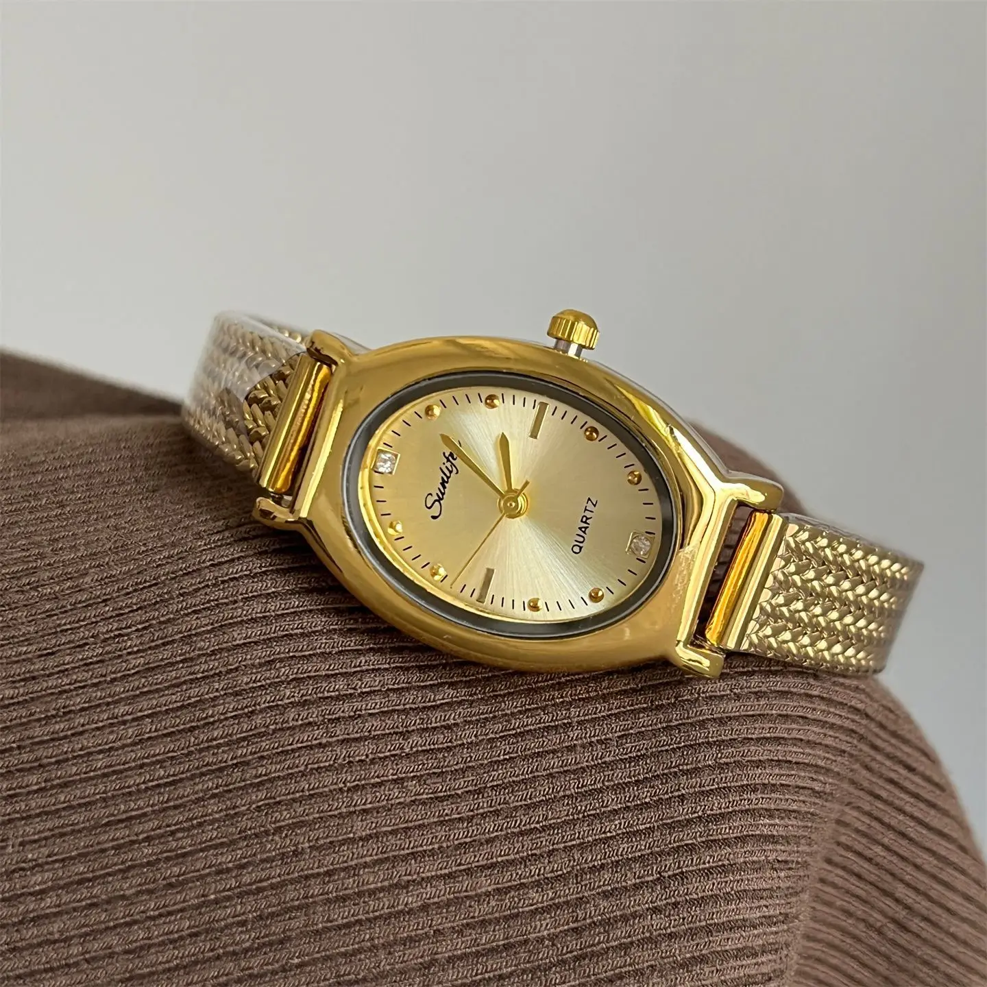 

New Light Luxury Retro Small Gold Watch High-End Oval Watch For Women Students Women'S Gifts, Quartz Watch, Women'S Accessories.