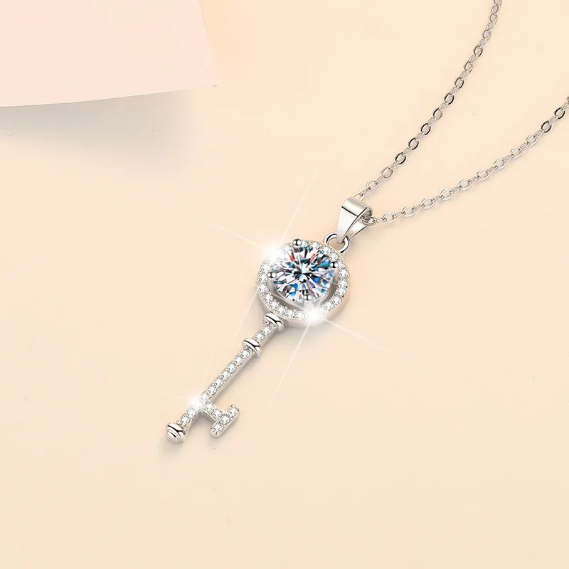 HK0008 Lefei Fashion Trendy Fine Luxury Simple 1 Ct Classic Moissanite Key Necklace Women 925 Silver Party Wedding Charm Jewelry