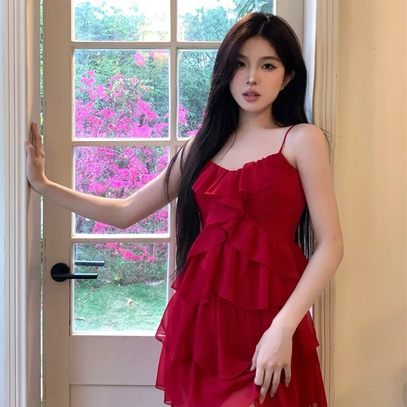 

Потрясающее красное платье на бретельках на лето2025Дизайн Sense Платье на день рождения Стиль пляжного отдыха Сексуальное короткое платье