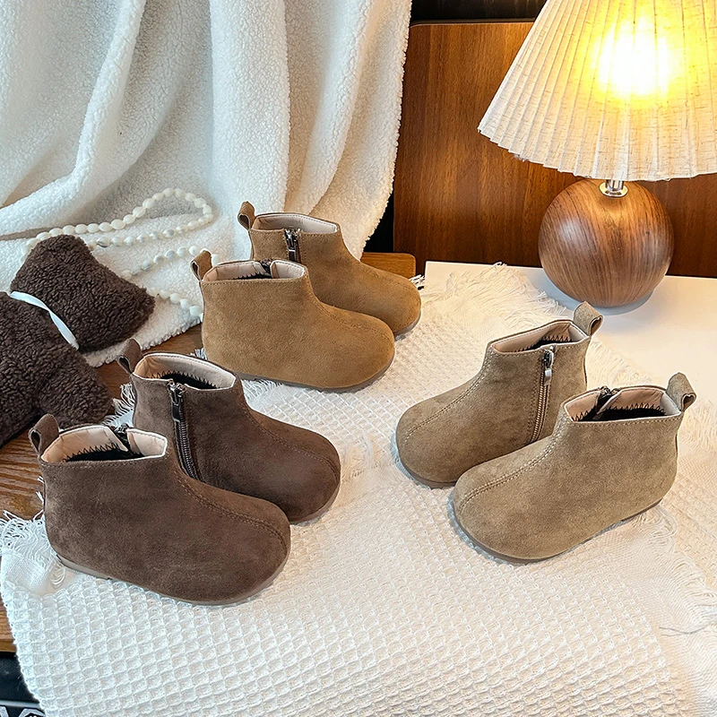 

Замшевые кожаные ботинки для мальчиков и девочек, новинка 2025 года, зимние теплые флисовые ботильоны для малышей, нескользящие универсальные детские зимние ботинки на мягкой подошве