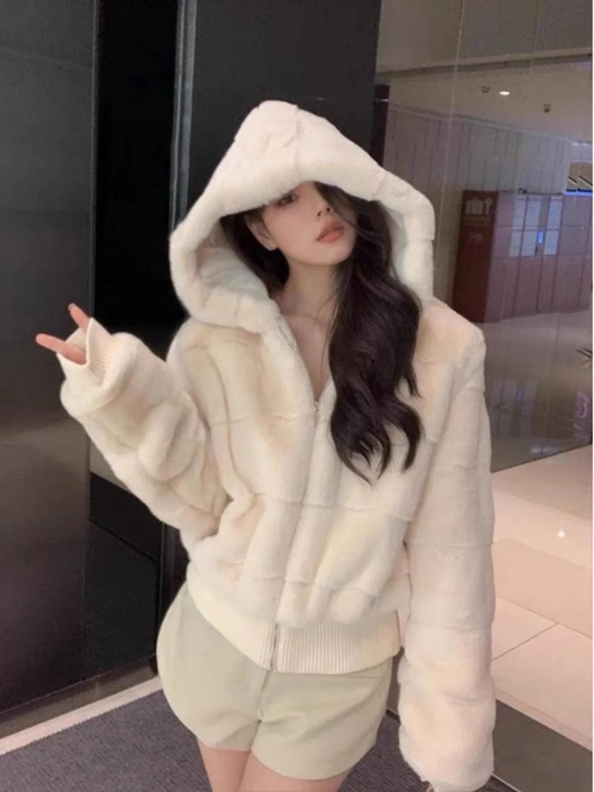 Eco-Friendly Short Mink Fur Coat Women's Winter 2024 Thickened Hooded Plush Jacket Large Size Outerwear Commute Style