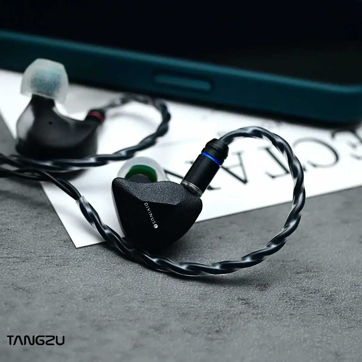 

Tangzu X DIVINUS FUDU VERSE1 HIFI In Ear Wired Earphones 10mm Dynamic+2 Balanced Armature Monitor Headphones with 0.78mm 2-pin