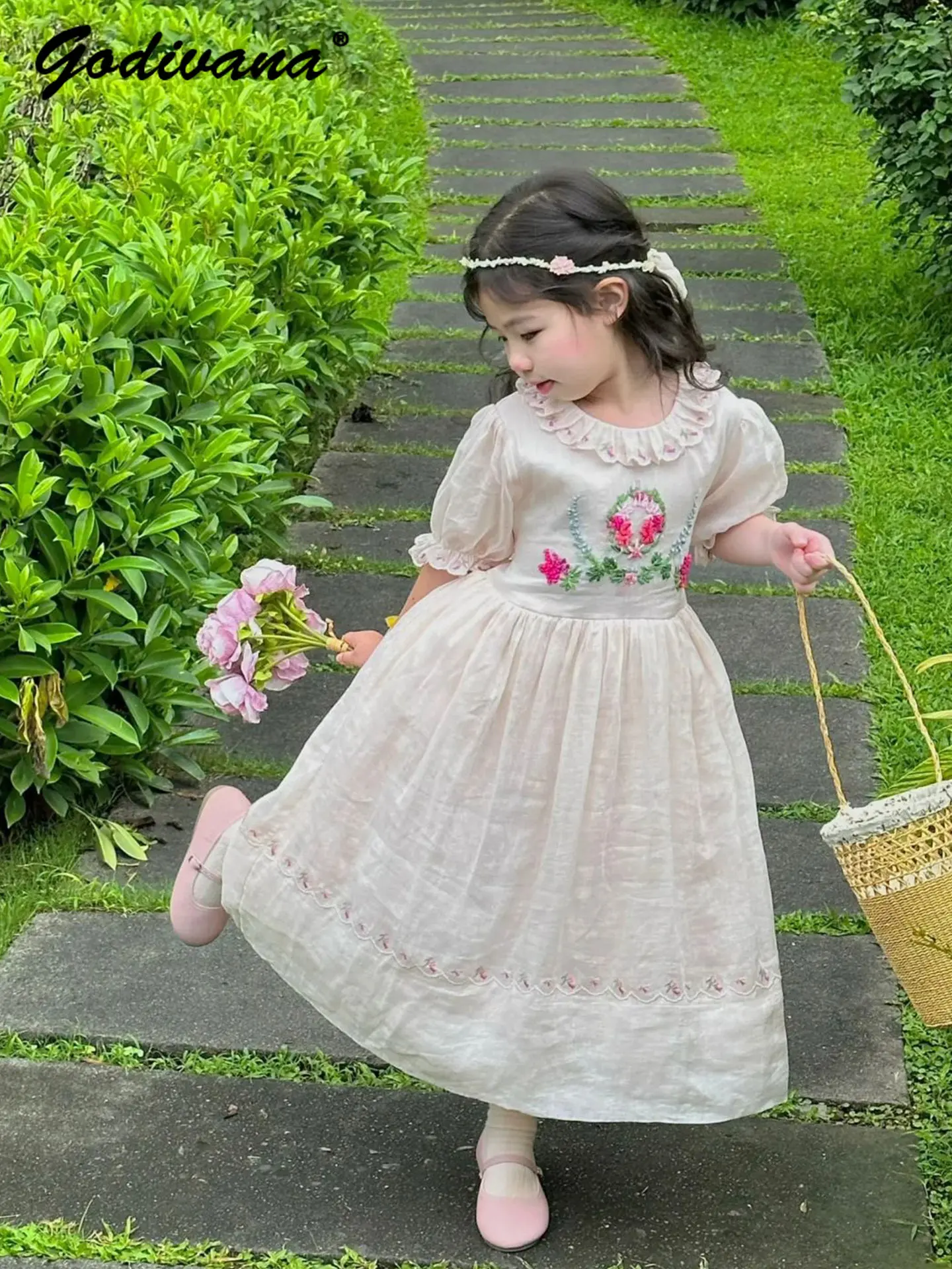 

Новое летнее платье для девочек 2026 года: милое, с цветочной вышивкой, в стиле принцессы, с пышными короткими рукавами, оборками и завышенной талией, длинное