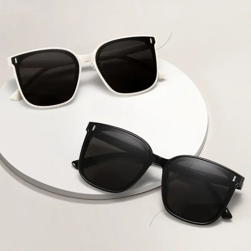 

Oversized Square Sunglasses Women Vintage UV400 - Fashion Summer Beach Shades, Retro Big Frame Travel Sun Glasses