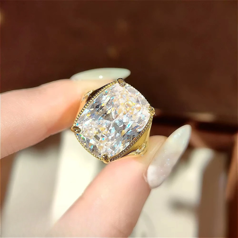 Exquisitely crafted from 925 sterling silver, this classic pillow-shaped wedding ring features a bright and retro style.