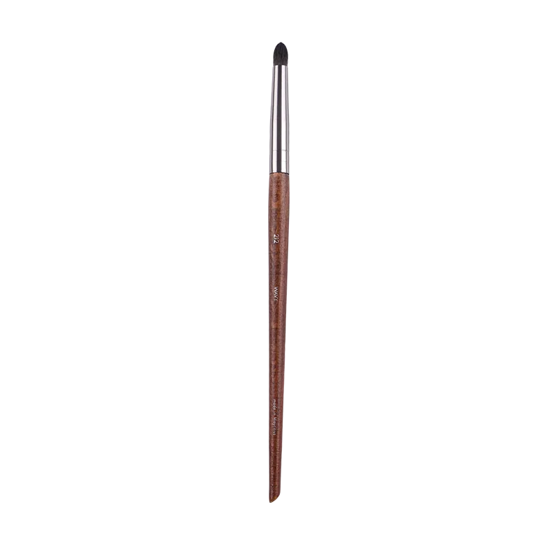 Pennello per trucco serie MUF MUF212 Pennello per ombretto a punta Setole in fibra morbida Manico marrone Pennello per ombretto fine a punta