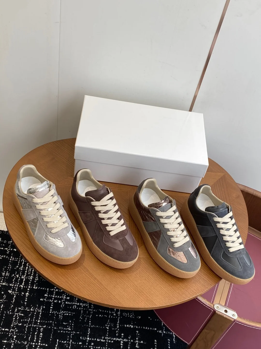 

Designer Women's Shoes with Color-Blocking, Round Toe, Thick-Soled German Training Shoes, New Autumn and Winter Height-Increasing Casual Sneakers, Sports Board Shoes for Women