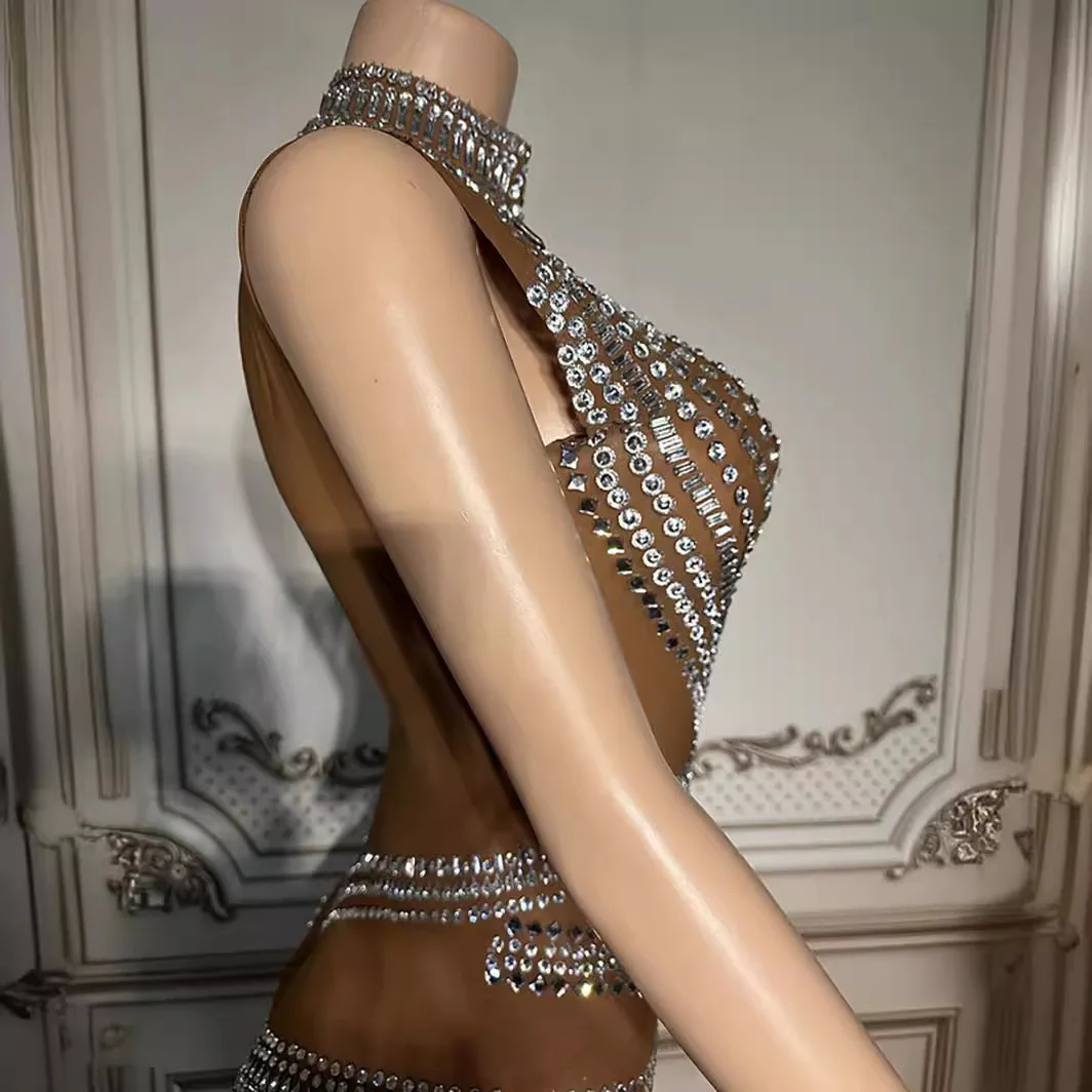 2025 Abbigliamento da compleanno Abbigliamento da spettacolo con diamanti Perline di cristallo marrone Abito da sera elegante Abito lungo con nappa di perle Manica lunga