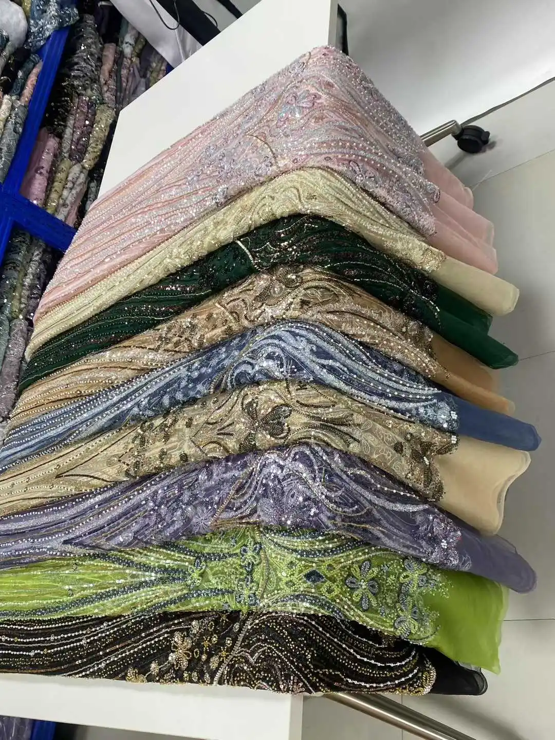 Tessuto africano del pizzo in rilievo 2025 Tessuto di pizzo francese con paillettes di alta qualità Matrimonio Tessuti di pizzo netto nigeriano 5 metri Abiti da cucire