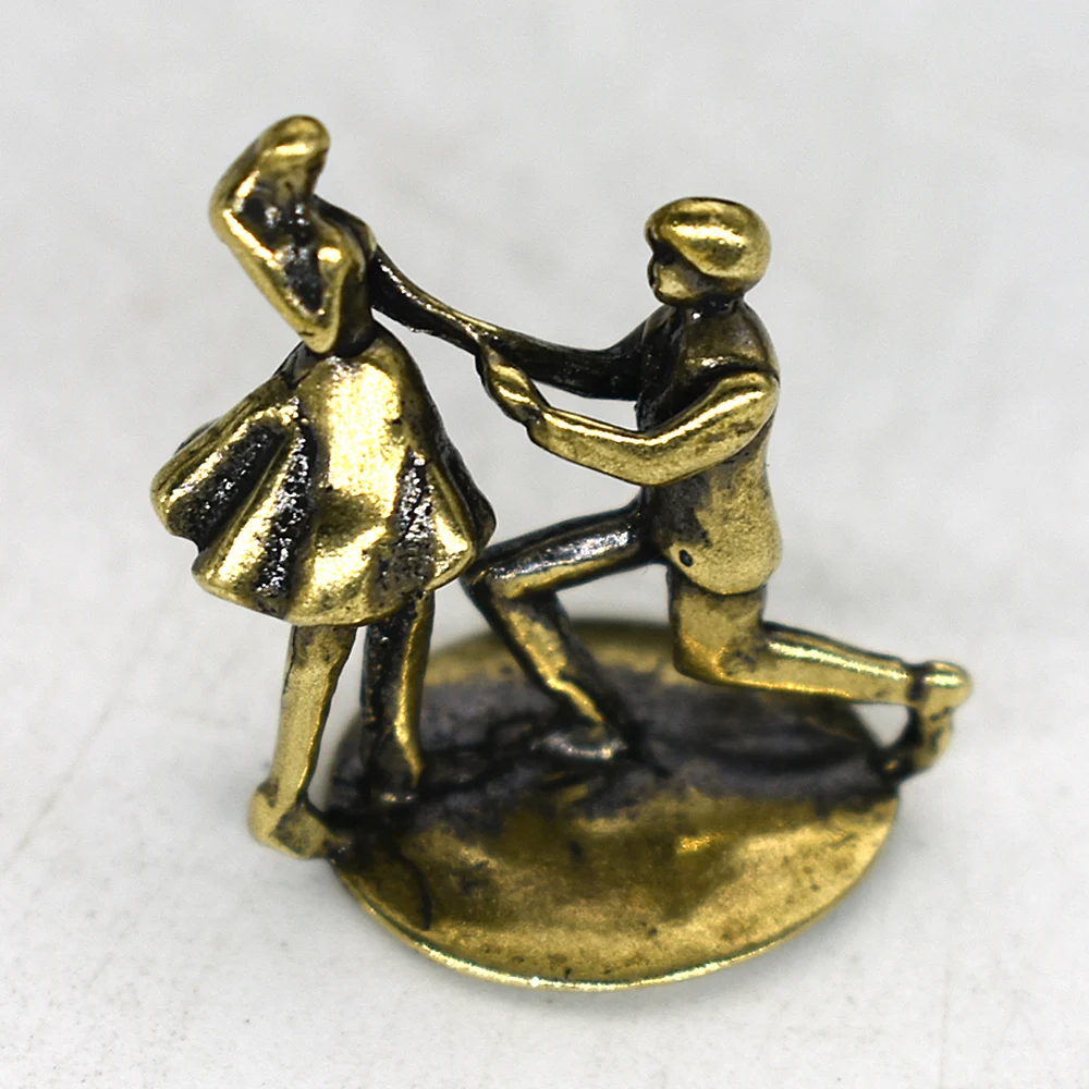 Lovers Propose Marriage Hand Play Ornament Brass Commemorative Valentine's Day Gifts Home Decor