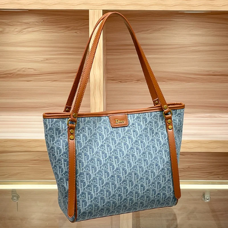 2025 Light Luxury New Fashion Classic Tote Women's Bag Large Capacity Commuter Shoulder Armpit Bag