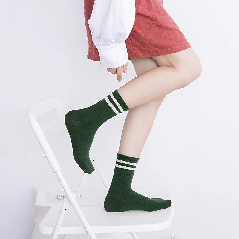 Calzino da donna Ricamo Lettera Sorriso Strisce Calzini da skateboard Lady Cotton Harajuku Striped Sox Kawaii Meias Per ragazze Calcetines