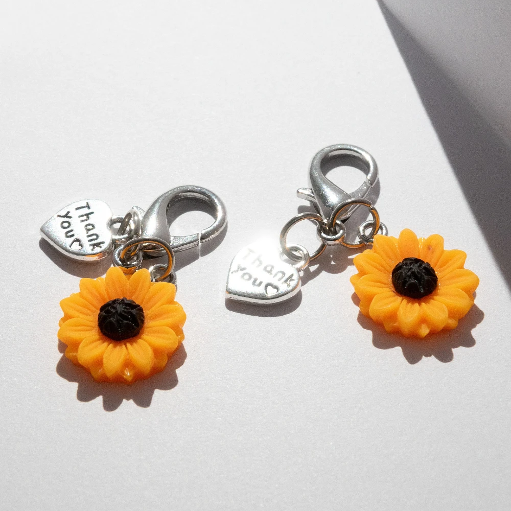 2 قطعة/لطيف عباد الشمس الحب المفاتيح الزهور الإبداعية شكرا لك الحب قلادة حقيبة الظهر قلادة الصيف حزب هدية صغيرة