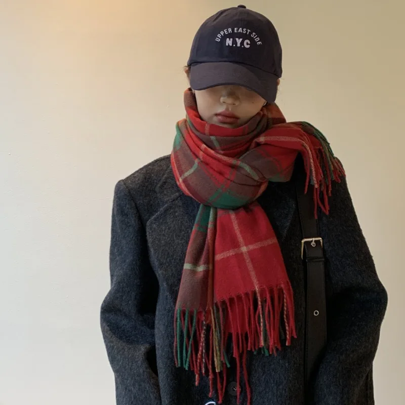 

Лидер продаж женских шарфов, маленьких, свежих, толстых клетчатых шалей, подходящих для сохранения тепла осенью и зимой, в студенческом стиле.