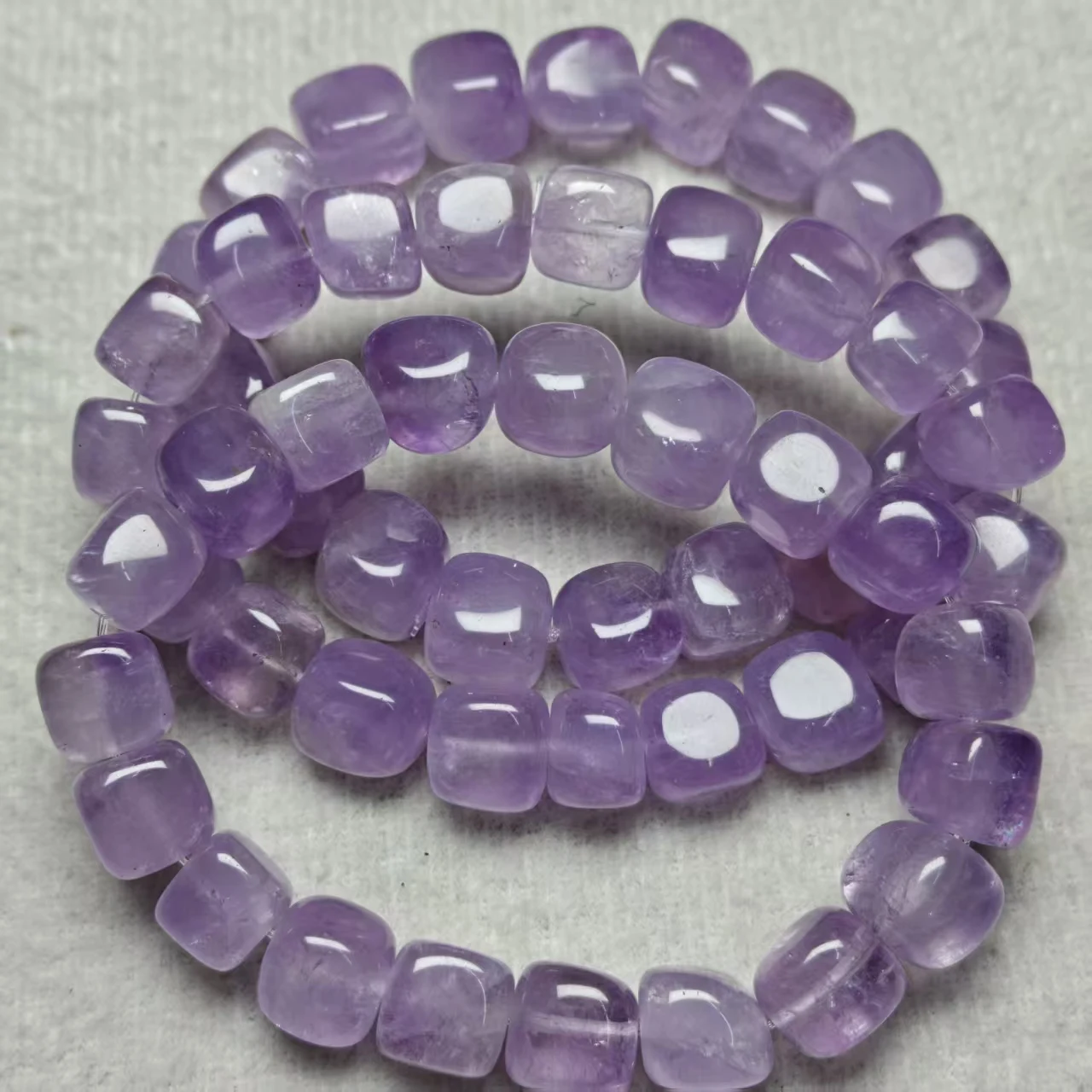 Xingyu Natürlicher A+ Lavendel-Amethyst-Mondquarz, Mysteriöser Edelstein, Unregelmäßiger Würfel, Glatte Lose Armbandperlen, Schmuckgeschenk – Detail 2