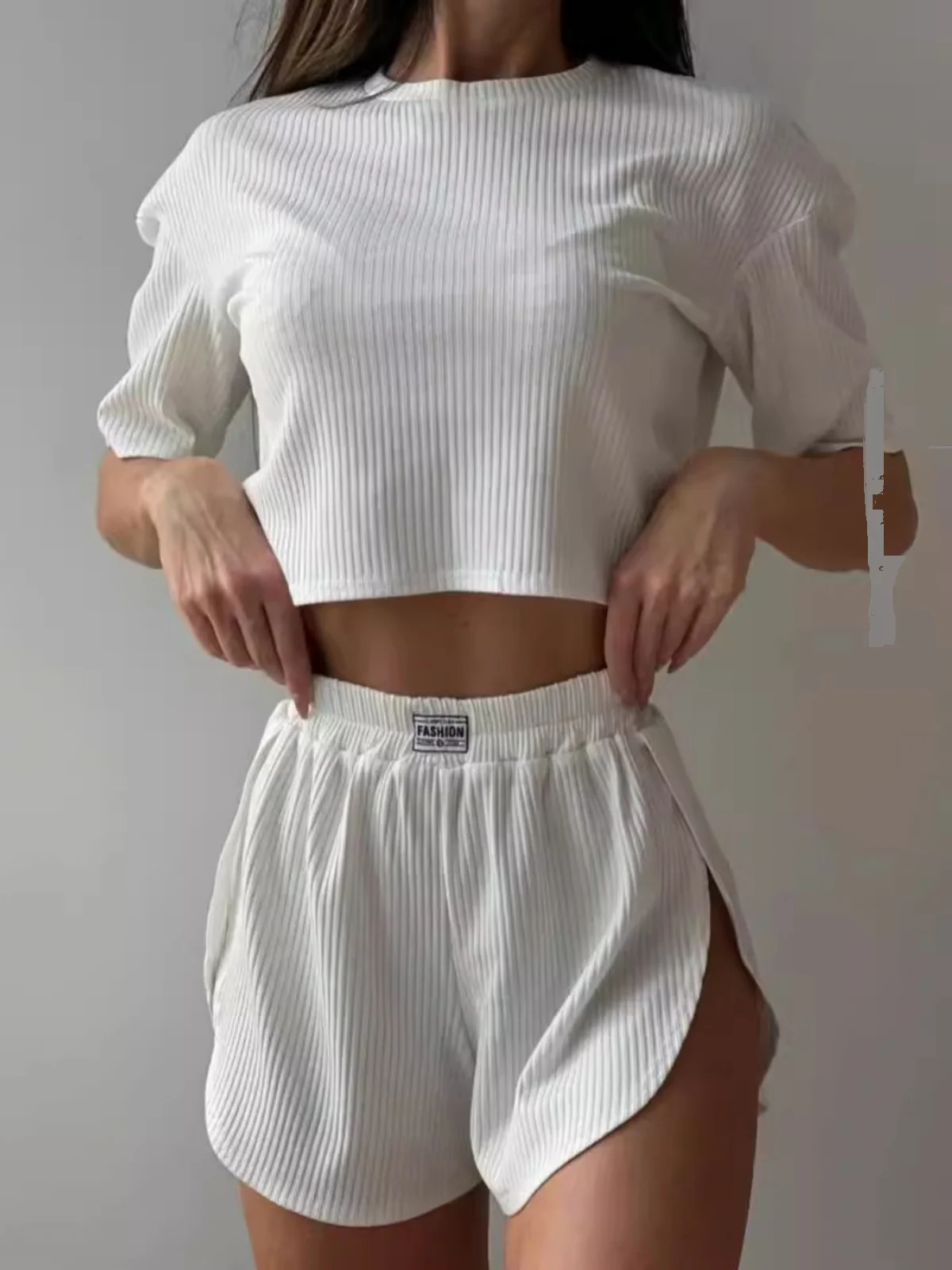 

Women's Neck T-shirt Top Shorts Two-Piece Set Low Waist Diamond Embellished Cotton Short Pants Fashionable Ladies' Outfit