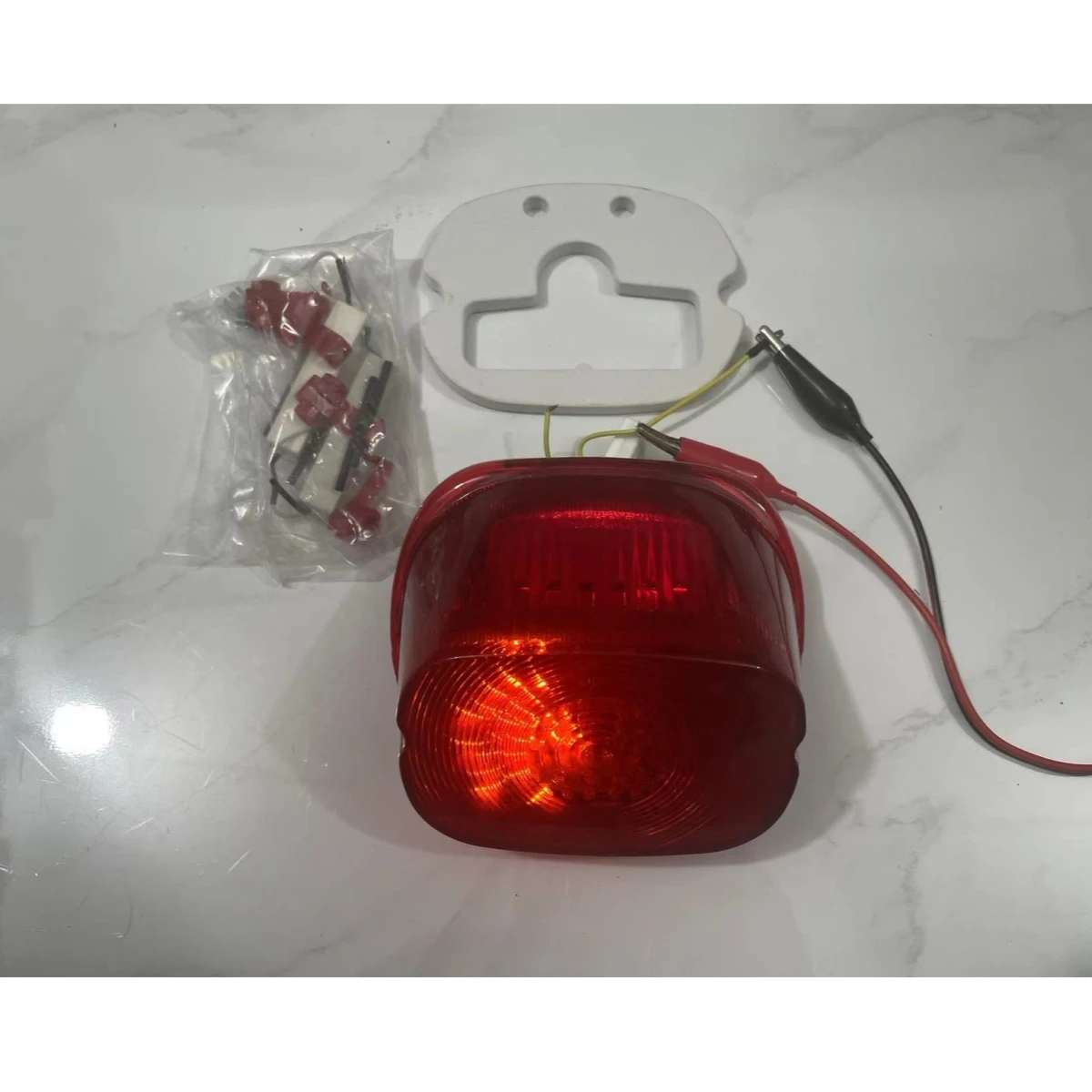 Motorcycle LED Rear Tail Light Brake Taillight Turn Signal Light Stop Lamp Universal For HARLEY DYNA FAT BOY LOW RIDER 1999-07