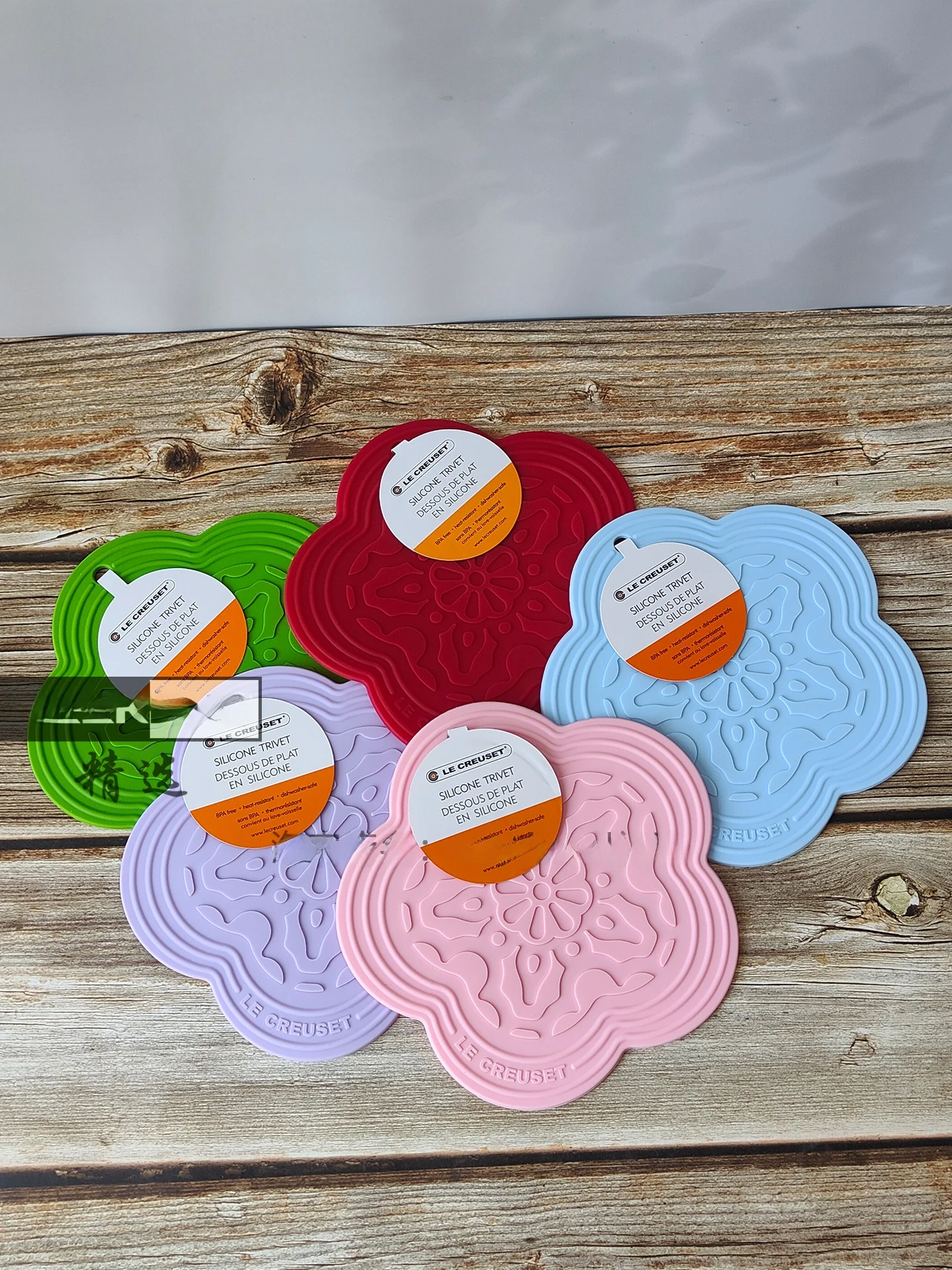 

Le Creuset Cool Color Heat Resistant High Temperature Silicone Dining Table Mat Anti-Scalding Pot Mat Kitchen Accories