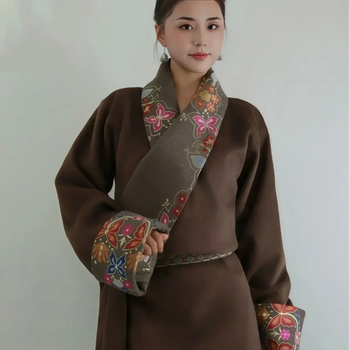 Tibetan women's clothing Tibetan robes new thickened woolen versatile and thin winter ethnic style