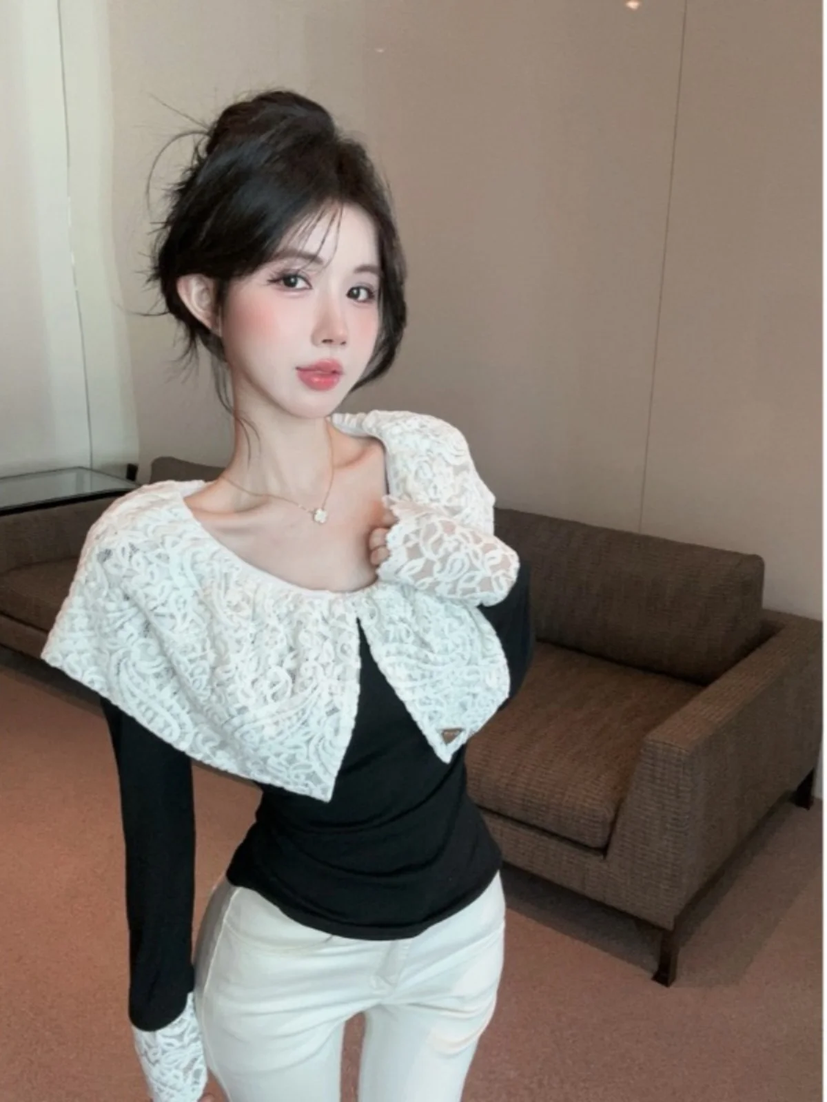 Süßes und würziges Spitzen-Puppenkragen-Irt-Damen-Herbst-Winter-Long-S Sve-Baumwoll-Basischicht-Top mit Glocken-Sves