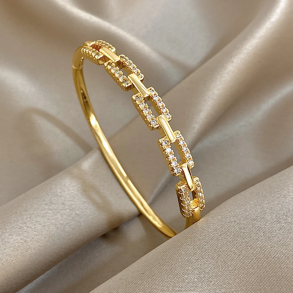 Luxury Shinny Zircon Golden Plated Bangle Bracelet for Women Retro Hollow Square Opening Spring Bangle Lady Jewelry Gift