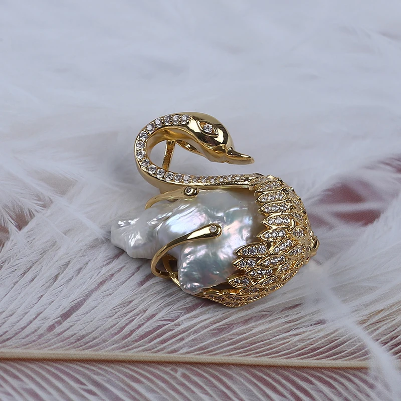 

Fashion Natural 35-42mm Keshi Freshwater Pearl Swan Brooches Women