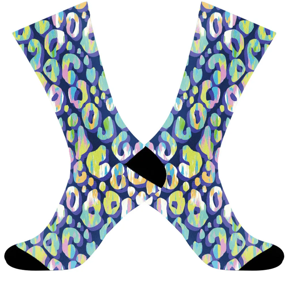 

2025 Новый дизайн противоскольжения и захвата, впитывающие пот и дышащие носки, окрашенные распылением, которые можно носить для домашних видов спорта.