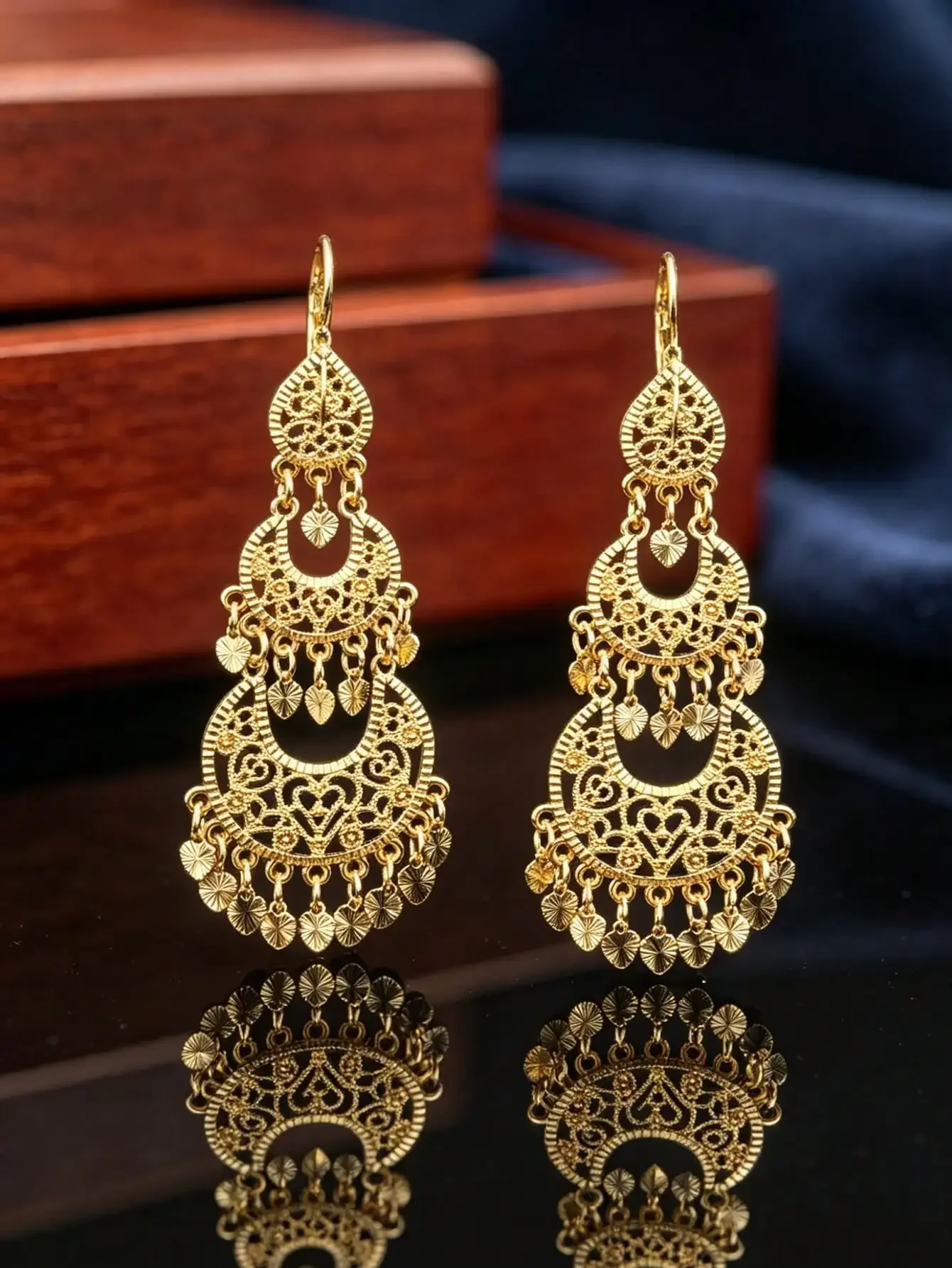 

1 Pair Moroccan Luxury Fashion Women's Earrings, Moon Shape Heart Tassel Hollow Carved Arabic Style Earrings, Suitable