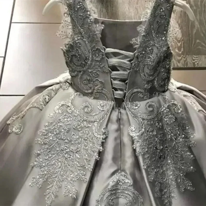 

Customized Gray Flower Girl Dress For Wedding Appliques Sleeveless Floor Length Kids Birthday Party First Communion Gown