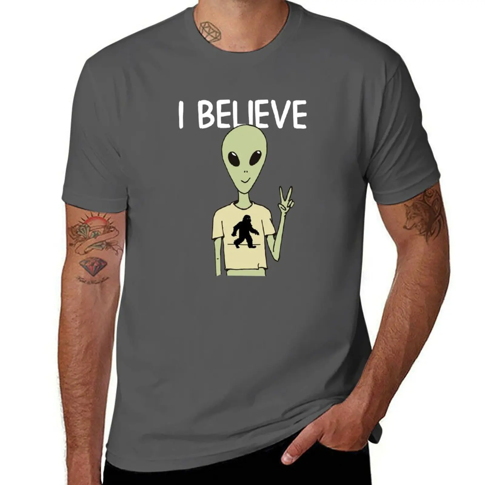 I Believe Bigfoot Believer Alien T-Shirt Lightweight Sport Basic T-Shirt