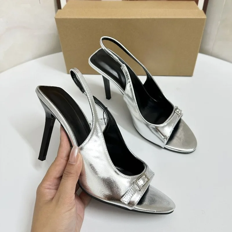 صنادل كعب عالٍ من الجلد اللامع باللون الفضي للنساء، أحذية نسائية أنيقة بإبزيم معدني وحزام مفتوح من الأمام #4
