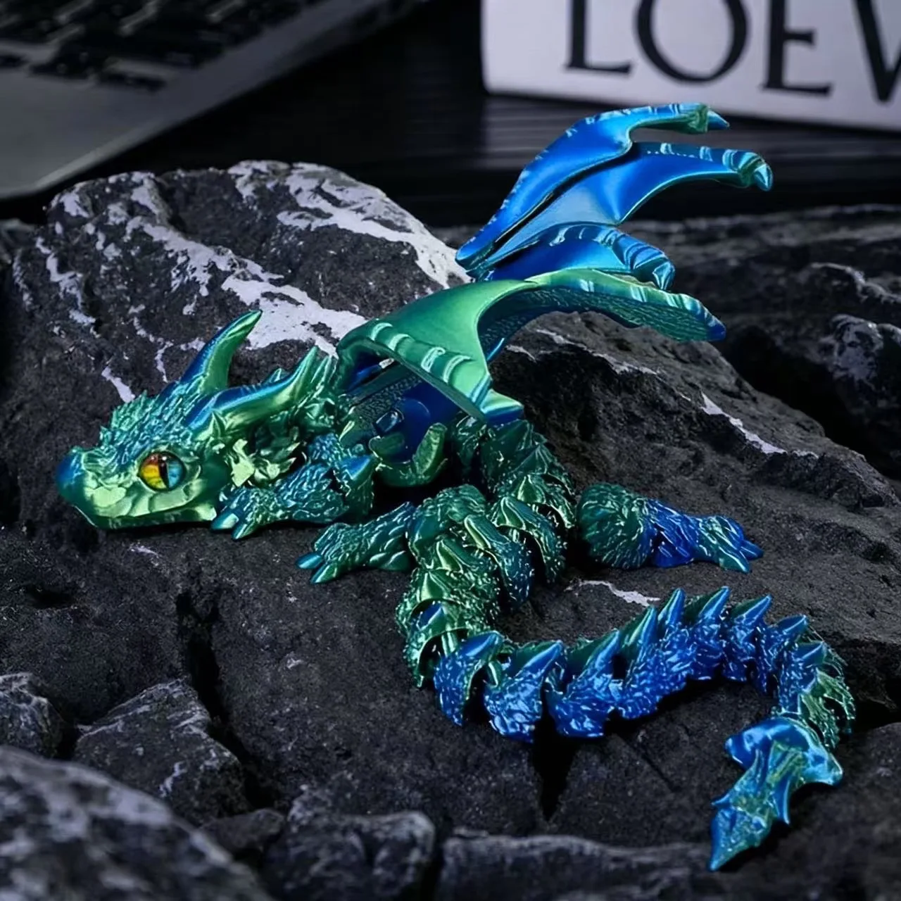 3D-Gedruckter Magischer Drache mit Flügeln Bewegliche Gelenke Fidget-Spielzeug Drehbares Gelenk-Ornament für Büro Schreibtisch-Dekoration Geschenk für Erwachsene und Kinder