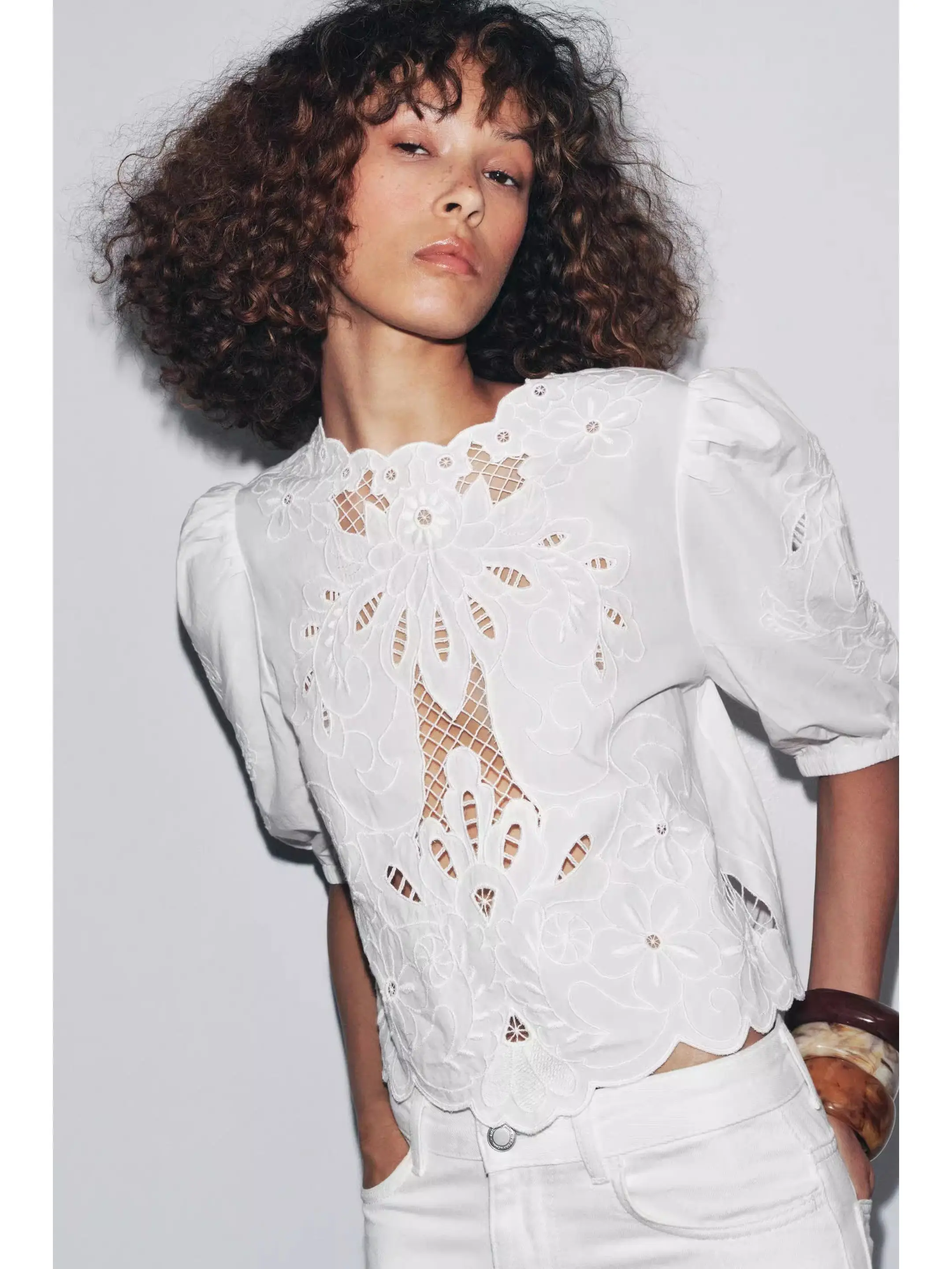 Romantic Sle Hollow out round Ne irt Women's Top New Summer 2025 Faion Loose Fit Cotton Blend Color Blo Design