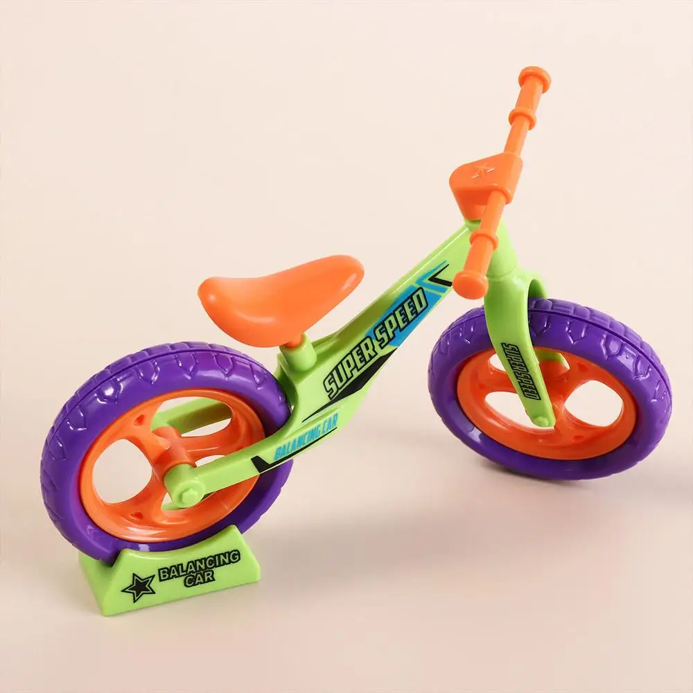 Ornements de voiture d'équilibre assemblés en plastique, mini jouet de vélo de radis, jeu de sport