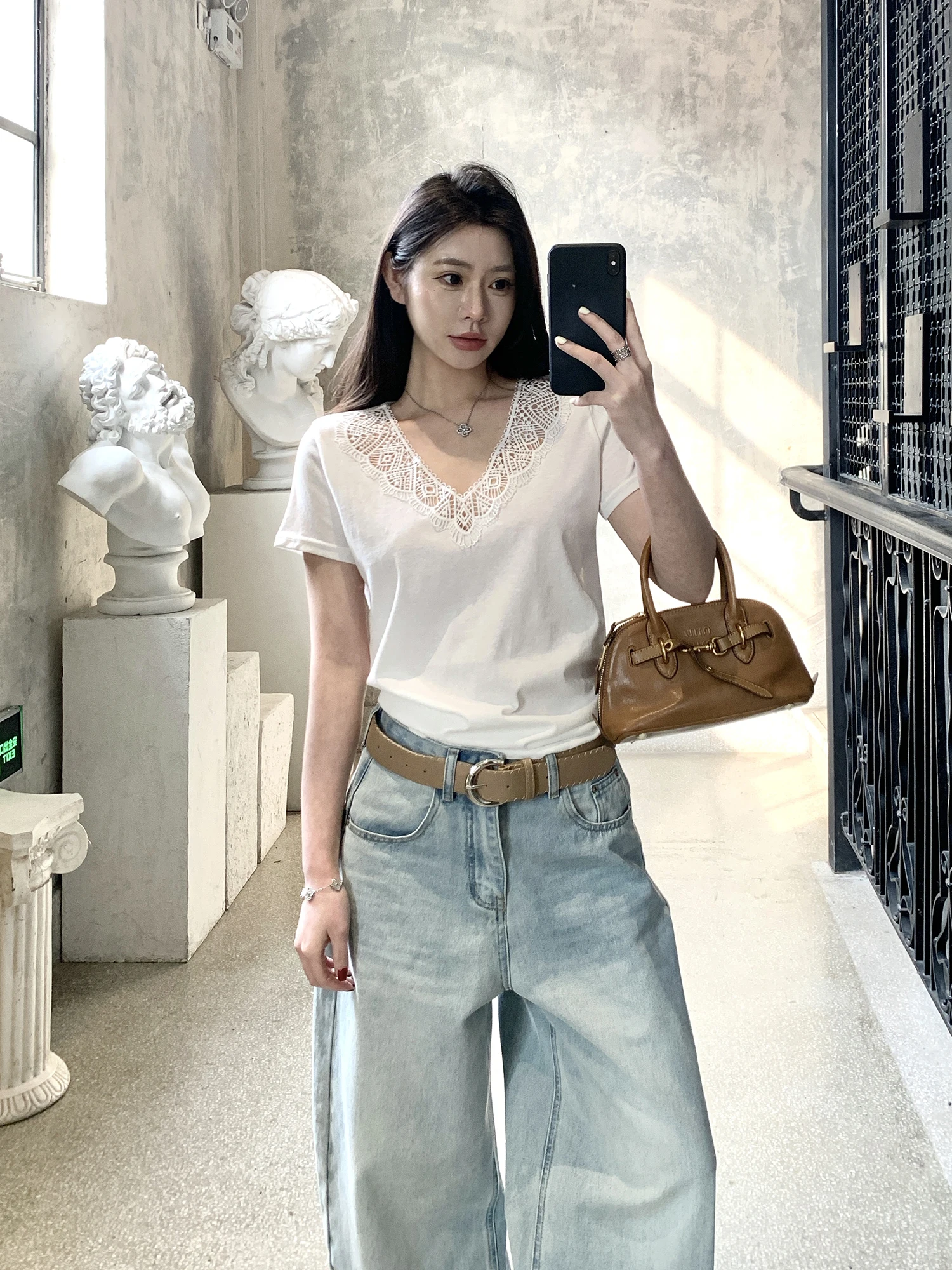 

Повседневная женская футболка с кружевными вставками и коротким рукавом, летняя, простая, свободная, с V-образным вырезом, серая, универсальная, свободного кроя, для дома