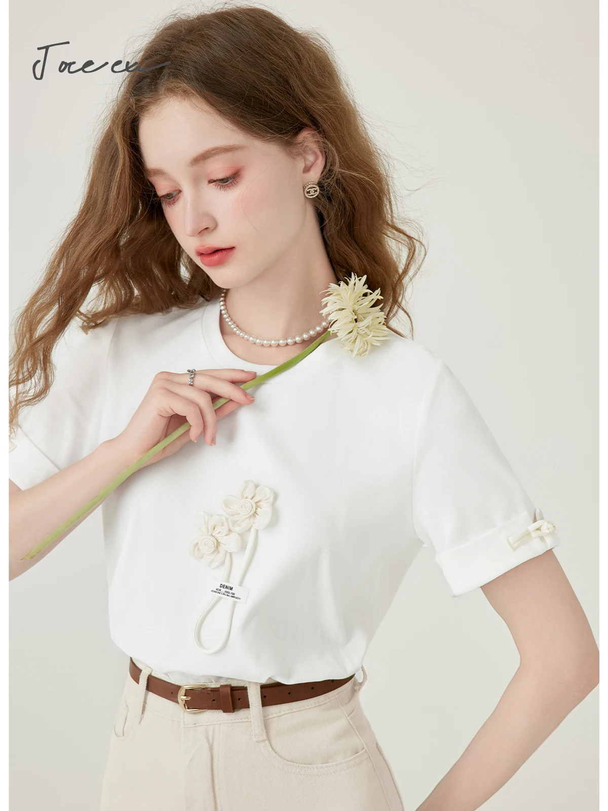 

JOREEU Round Neck Floral Short Sleeve Top for Women 2024 Summer Fashion White T-shirt Casual Basic Tees Womens Pullovers T01610